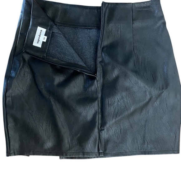 Superdown Black Mini Pencil Skirt with Slit - Picture 3 of 6